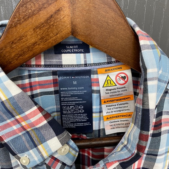 Tommy Hilfiger Men's Adaptive Long Sleeved Shirt - Picture 2 of 4